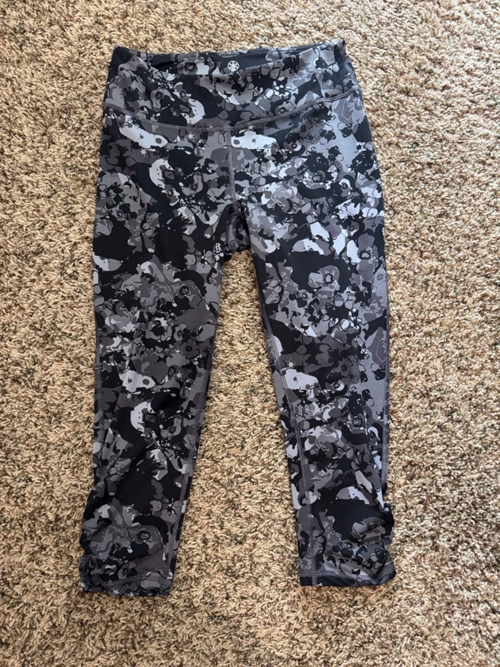 Gaiam Black & Gray Floral Active Leggings, Womens SM